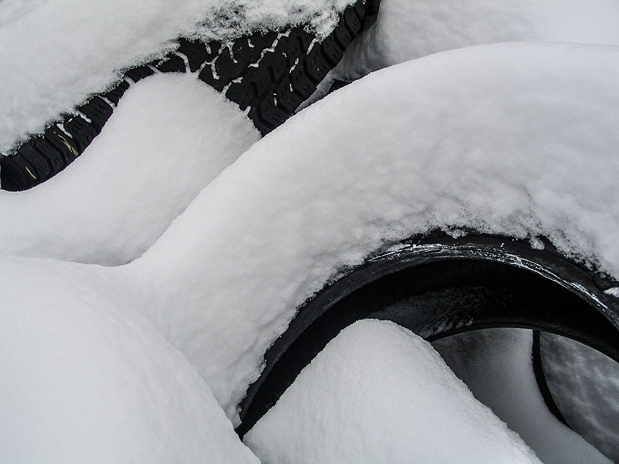 Deckblatt - Reifen im Schnee