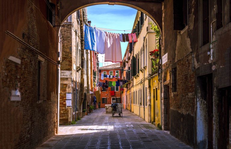 November 2022 Durchsicht - Friedemann Rupp - Venedig Gasse