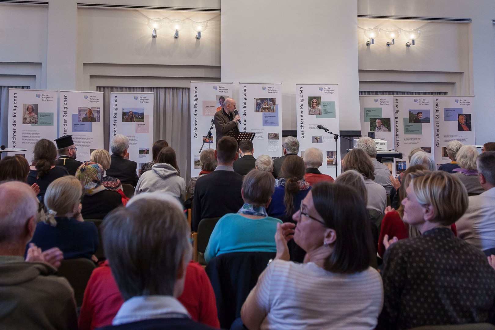 „Gesichter der Religionen“ – Fotografien des Photoclubs Reutlingen im Projekt des Rats der Religionen Reutlingen