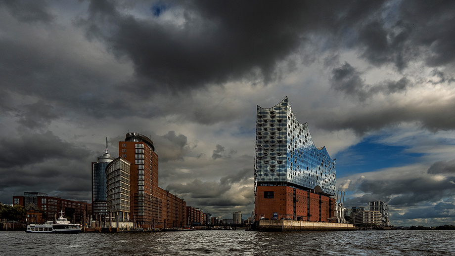 Bauer, Monika: Hafen-City. Annahme