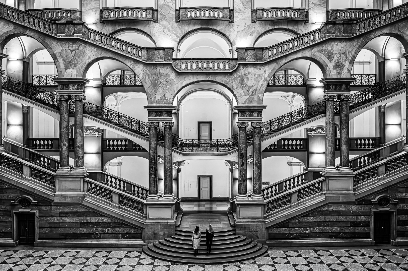 Eberhard Gruner: Palasttreppenhaus, Annahme